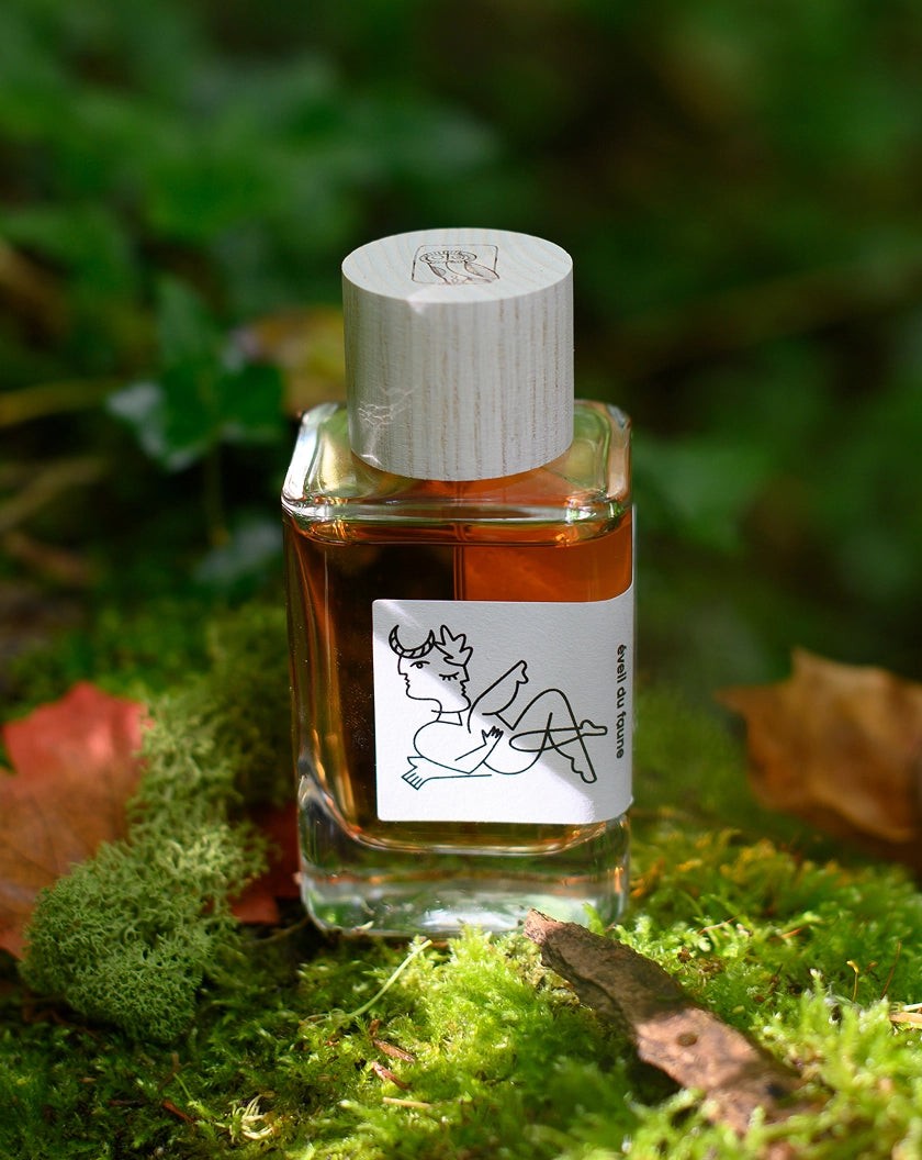 Hellenist Éveil du Faune bottle on forest moss