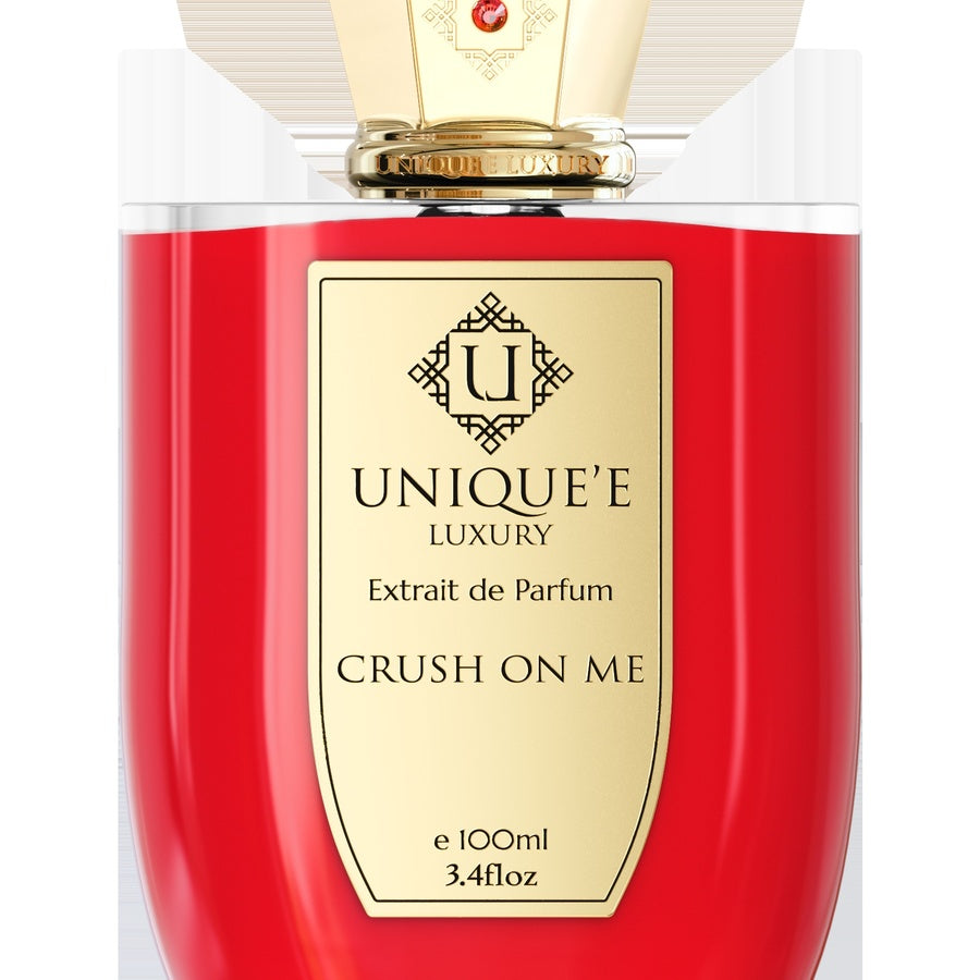 Unique'e Luxury Crush On Me bottle detail